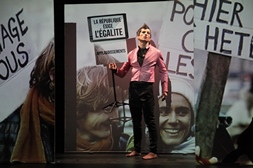 Femme Verticale 1manif photo c Fabienne Gras